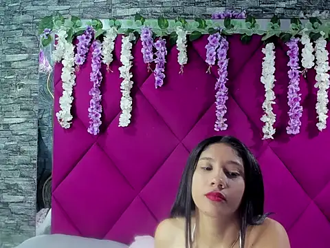 ZoeSmiitt online show from May 28, 2026, 1:52 pm