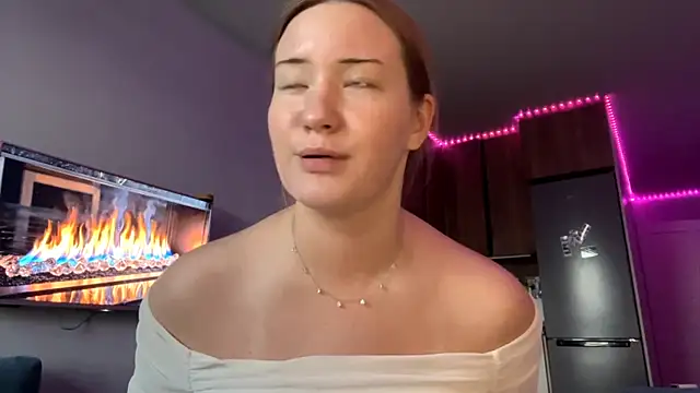 Lisi Kiss  online show from June 4, 2026, 6:14 pm
