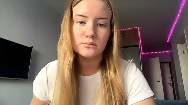 Lisi Kiss  online show from June 6, 2026, 4:55 pm