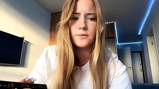 Lisi Kiss  online show from June 7, 2026, 5:06 pm
