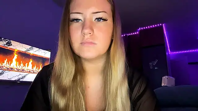 Lisi Kiss  online show from June 12, 2026, 6:51 pm