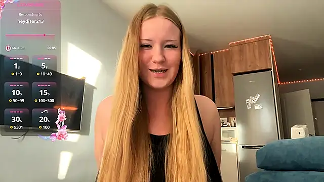 Lisi Kiss  online show from June 14, 2026, 5:37 pm