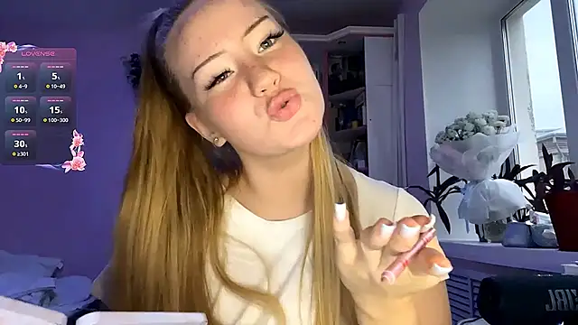 Lisi Kiss  online show from June 30, 2026, 5:25 pm