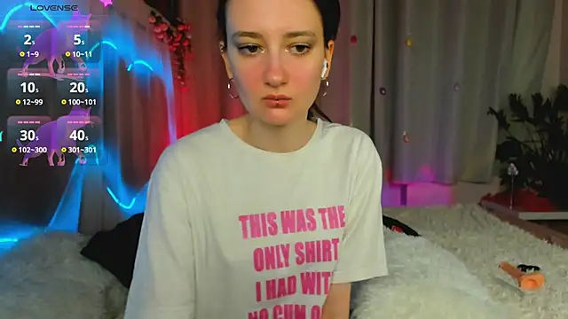 Snapshot of SummerLilaa chatting on June 4, 2026, 1:28 pm SummerLilaa online show from June 4, 2026, 1:28 pm
