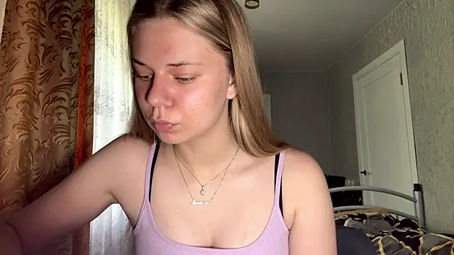 HoneysPiee online show from June 21, 2026, 10:29 am