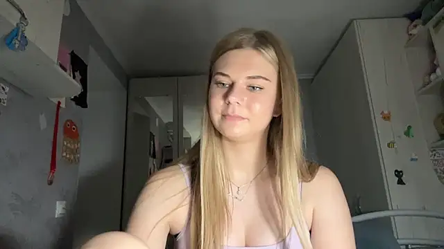 HoneysPiee online show from July 5, 2026, 9:22 pm