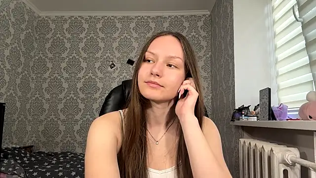 ShaylaChong online show from June 10, 2026, 4:23 am