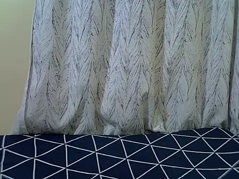 petite pretti online show from June 10, 2026, 2:34 am
