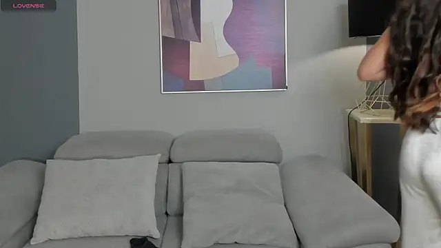 LillySanders online show from July 10, 2026, 7:05 pm