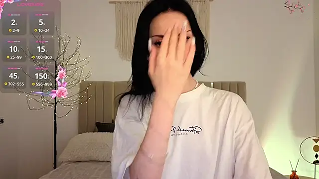 Snapshot of Little1_molly chatting on June 11, 2026, 8:29 pm Little1 molly online show from June 11, 2026, 8:29 pm