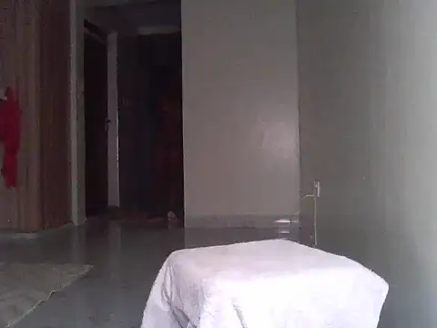 Smalltittsbigass online show from July 13, 2026, 12:35 am