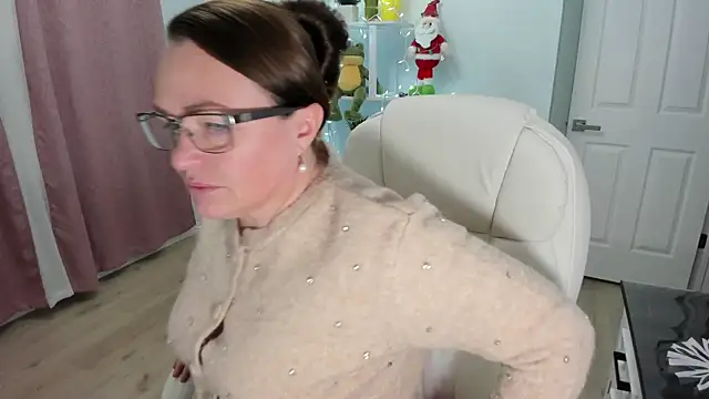 Vika73 online show from December 3, 2024, 9:01 pm