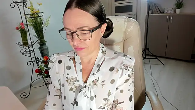 Vika73 online show from November 30, 2025, 6:50 am