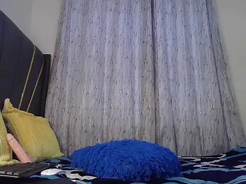Fl0wrs  online show from June 5, 2026, 5:03 am