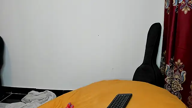 Dynasty Smiles online show from May 17, 2026, 7:32 pm