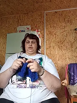Snapshot of LisichkaOksana chatting on June 23, 2026, 9:07 am LisichkaOksana online show from June 23, 2026, 9:07 am