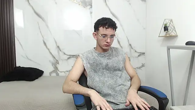 keen black  online show from May 27, 2026, 2:52 am