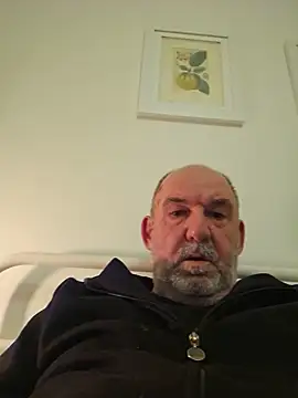 Snapshot of shyguytm chatting on July 6, 2026, 8:00 am shyguytm online show from July 6, 2026, 8:00 am