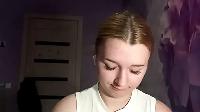 Snapshot of RaeannRoewe chatting on May 24, 2026, 7:41 pm RaeannRoewe online show from May 24, 2026, 7:41 pm