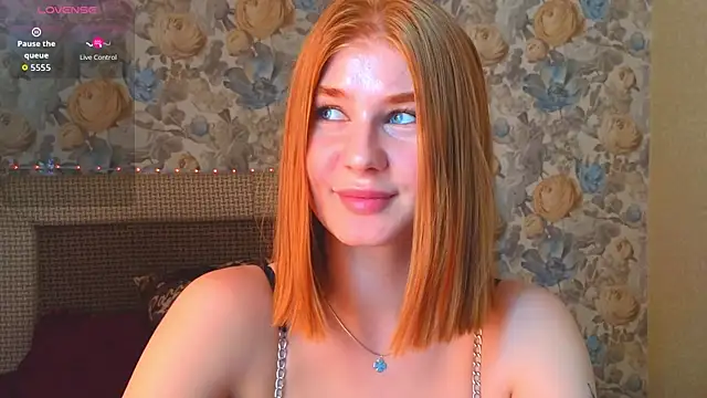 Snapshot of Juli_Ginger chatting on July 18, 2026, 3:27 pm Juli Ginger online show from July 18, 2026, 3:27 pm