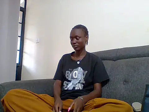 SLIM-EBONY2006 online show from June 4, 2026, 12:44 pm