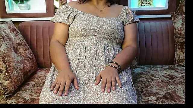 Flirty mommy online show from May 27, 2026, 4:04 pm