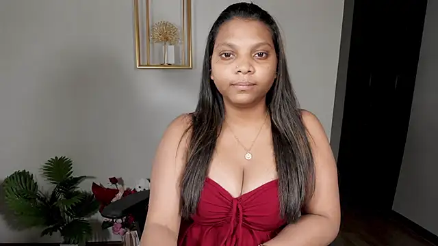 hotruhi26 online show from May 17, 2026, 8:27 pm