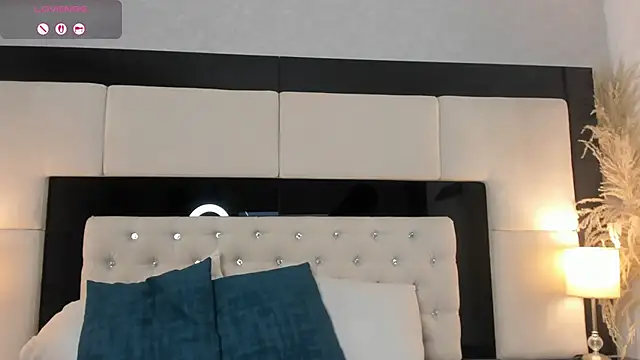 SummerLuna online show from June 11, 2026, 3:48 am