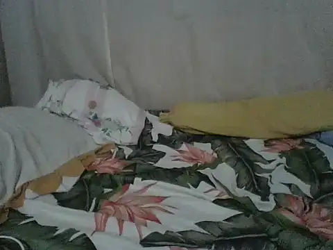 Snapshot of assqueenlovely chatting on July 9, 2026, 4:27 am assqueenlovely online show from July 9, 2026, 4:27 am