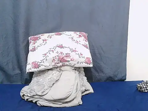 Snapshot of Cute_lyn chatting on July 7, 2026, 7:23 am Cute lyn online show from July 7, 2026, 7:23 am