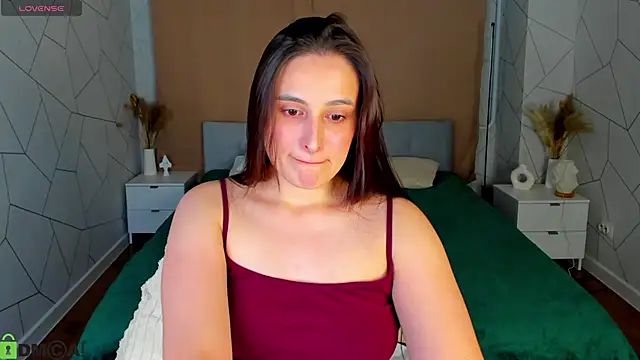 Elizabet Colllins online show from June 15, 2026, 4:31 pm