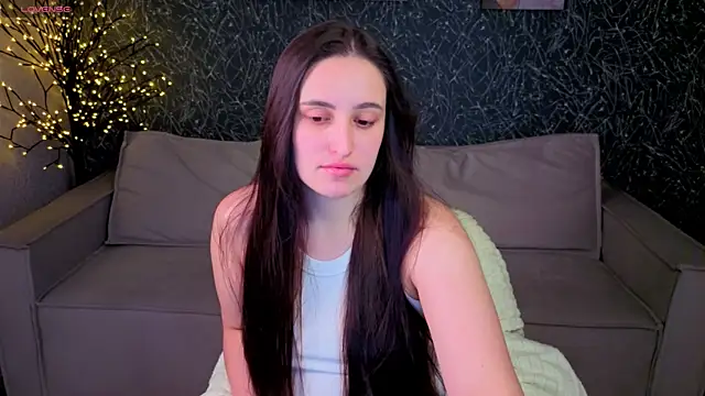 Elizabet Colllins online show from July 8, 2026, 1:43 am