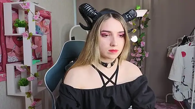 NocturneHuntress online show from May 24, 2026, 7:24 am