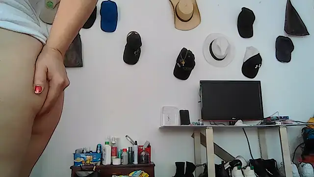 Layla-Astrum online show from July 7, 2026, 12:53 pm