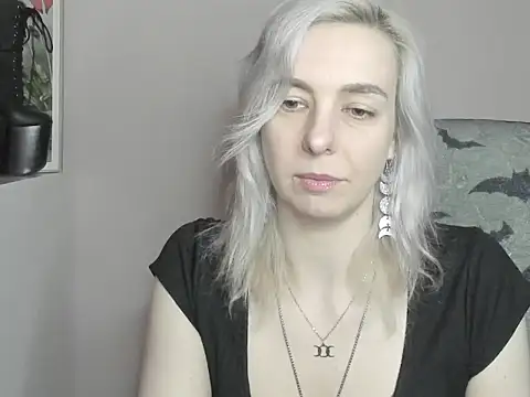 velvetanne online show from July 13, 2026, 6:38 am