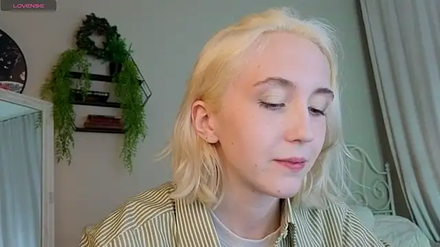 Snapshot of Elen__Moore chatting on May 29, 2026, 4:16 pm Elen Moore online show from May 29, 2026, 4:16 pm