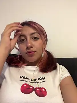 Snapshot of Emma_Cut chatting on May 29, 2026, 8:07 pm Emma Cut online show from May 29, 2026, 8:07 pm
