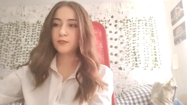 Pollykiss online show from June 14, 2026, 9:33 am
