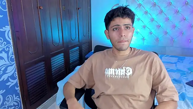 hunterwest06 online show from May 21, 2026, 3:19 pm
