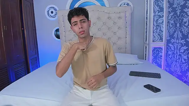 hunterwest06 online show from May 28, 2026, 3:26 am