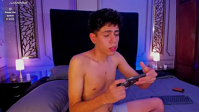hunterwest06 online show from June 28, 2026, 10:54 am