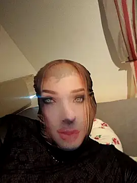 Cybergeil33 online show from April 14, 2026, 9:54 pm