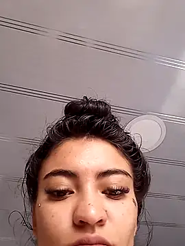 Perla-stone1 online show from June 14, 2026, 8:55 pm