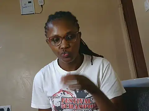 Snapshot of Littlemissbarbie chatting on May 21, 2026, 7:10 pm Littlemissbarbie online show from May 21, 2026, 7:10 pm