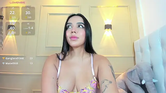 IVONNEREYES online show from July 7, 2026, 7:23 am