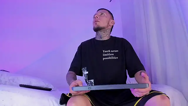  Kevin xxx online show from March 6, 2025, 1:03 pm