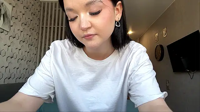 NikiGrandberry online show from May 23, 2026, 2:43 pm