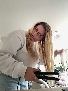 LucieLouBabe online show from June 15, 2026, 12:18 pm