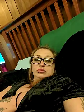 Snapshot of alecstacy chatting on May 24, 2026, 1:32 am alecstacy online show from May 24, 2026, 1:32 am