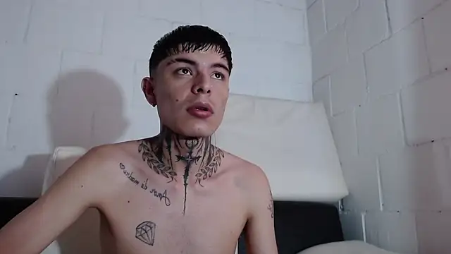 Snapshot of badboy-fox chatting on May 26, 2026, 10:28 pm badboy-fox online show from May 26, 2026, 10:28 pm
